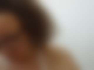 Get a Videochat MILF webcam performer live streaming