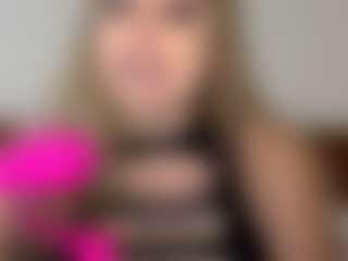 Live cam show with Ari A. - Dirty Talk on hotwifechat.live