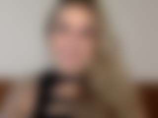 Live cam show with Ari A. - Curvy on fuck-show.com