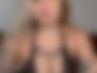 Live cam show with Ari A. - No Smoking on Uber Horny