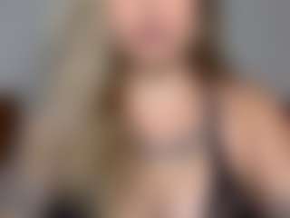 Live cam show with Ari A. - Curvy on galaxygirlnitro.com