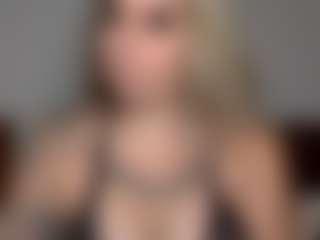 Live cam show with Ari A. - BBW on live18s.com
