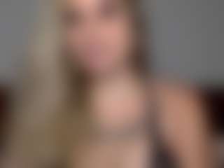 Live cam show with Ari A. - Curvy on live18s.com