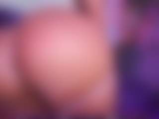 Live cam show with TamaraMilano - Strip on Camsoda