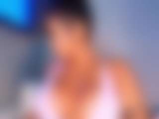 Live cam show with Kloewandan - Shaved Pussy Curvy on Gym Cam Girls
