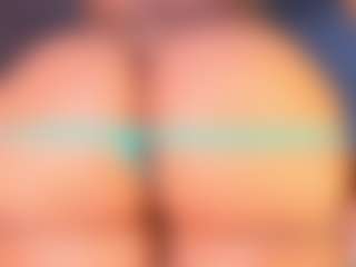 Live cam show with Kloewandan - Big Tits Latina on Gym Cam Girls