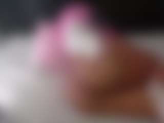 Live cam show with Candy - Bedroom on livesuperchat.net
