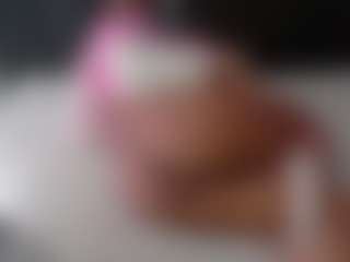 Live cam show with Candy - Bikini on luckytryst.com
