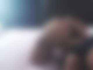 Live cam show with Candy - Shaved Pussy on StripNow