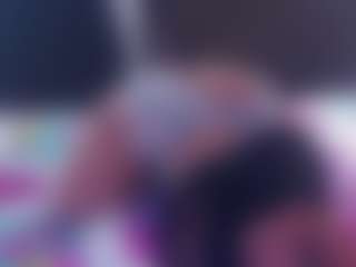 Live cam show with Candy - Flashing on CamClone