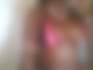 Live cam show with unique-sutra - Bikini on Milfs Live