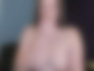 Live cam show with kellycarolina - Brown Hair on Soda Cam