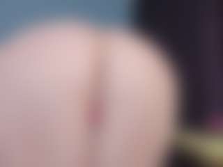 Live cam show with kellycarolina - Brown Hair on luckytryst.com