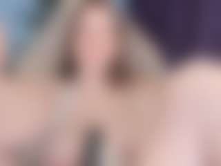 Live cam show with kellycarolina - Fingers on StripNow
