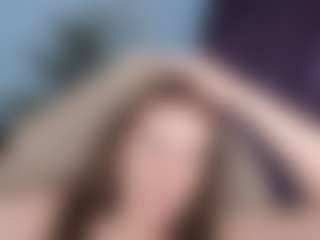 Live cam show with kellycarolina - Green Eyes on Gym Cam Girls