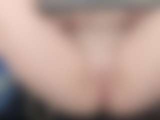 Live cam show with kellycarolina - Fingers on Dare Cams