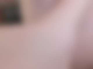 Live cam show with kellycarolina - Tease on TeamSkeetLive