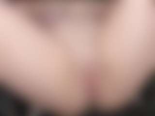 Live cam show with kellycarolina - Fingers on Camsoda
