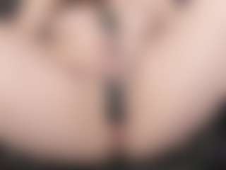 Live cam show with kellycarolina - Gamer MILF on Camming Site