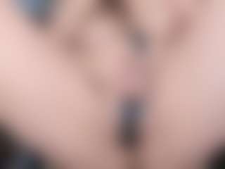 Live cam show with kellycarolina - Fingers on Camsoda