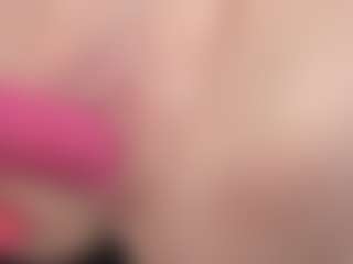 Live cam show with kellycarolina - Fingers on Camsoda