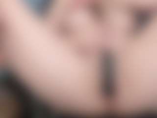 Live cam show with kellycarolina - Fingers on Cam Slut