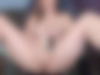 Live cam show with KellyCarolina - Spank Brown Hair on Mixed Magazine Live