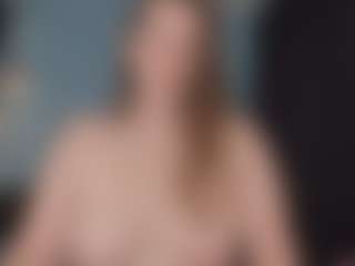 Live cam show with KellyCarolina - Bedroom Brown Hair on Milfs Live