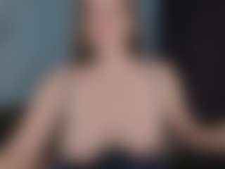 Live cam show with KellyCarolina - Big Tits on Cam Slut