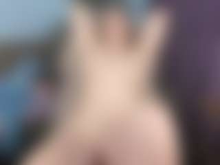Live cam show with KellyCarolina - Bedroom on Camiplay Live