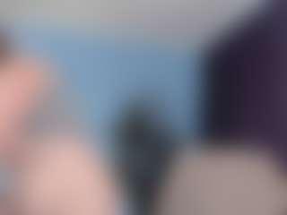 Live cam show with KellyCarolina - Shaved Pussy on livesuperchat.net