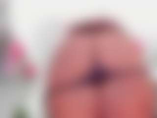 Live cam show with Naomi King - Tease on TeamSkeetLive