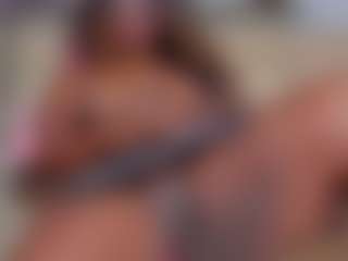 Live cam show with Naomi King - Spank Ebony on wildcum.com