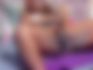 Live cam show with Naomi King - Bedroom on Camsoda