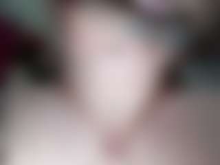 Live cam show with vickysexyx - Glasses on AdultVida.com