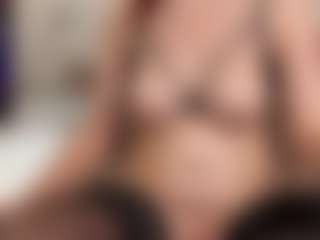 bushe1 MILF webcam performer live streaming