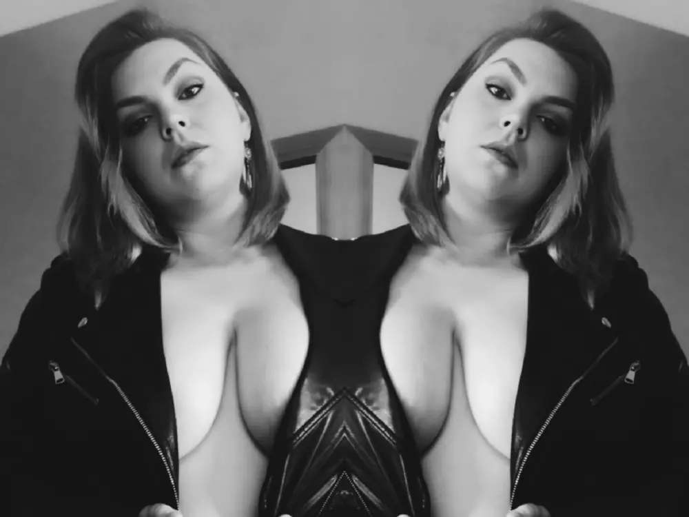 Theladyserenity's Live Sex Cam Show