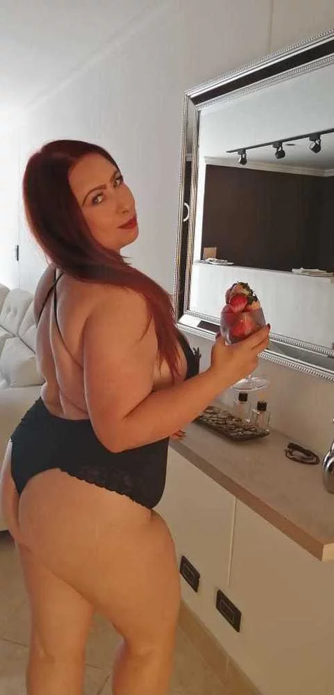strawberry-boobs's Live Sex Cam Show