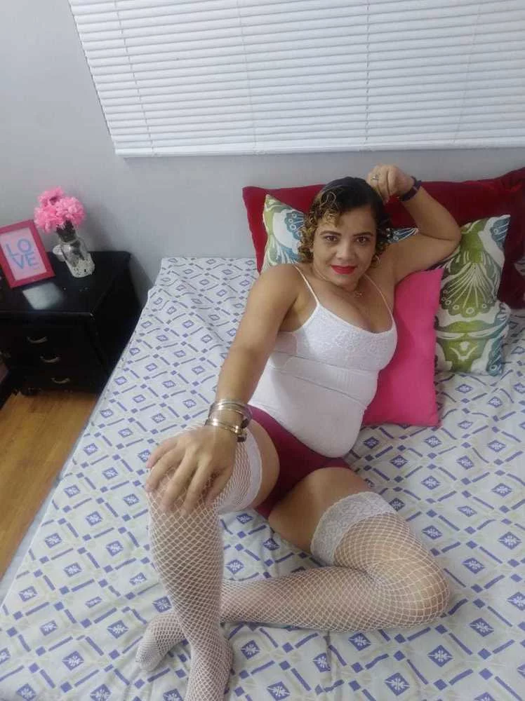 thaaliiana's Live Sex Cam Show