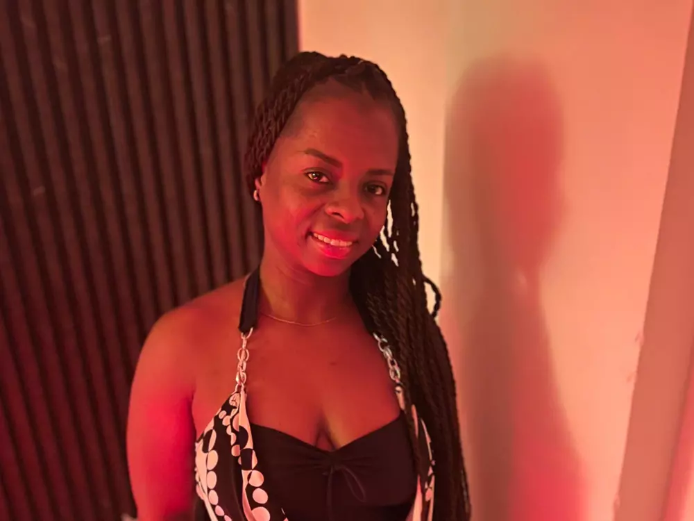 ebony-squirt
