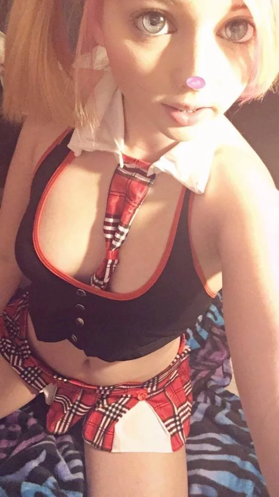 bambi-moorexxx's Live Sex Cam Show