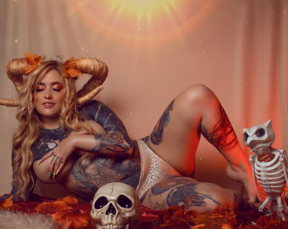 Angela cianuro desnuda