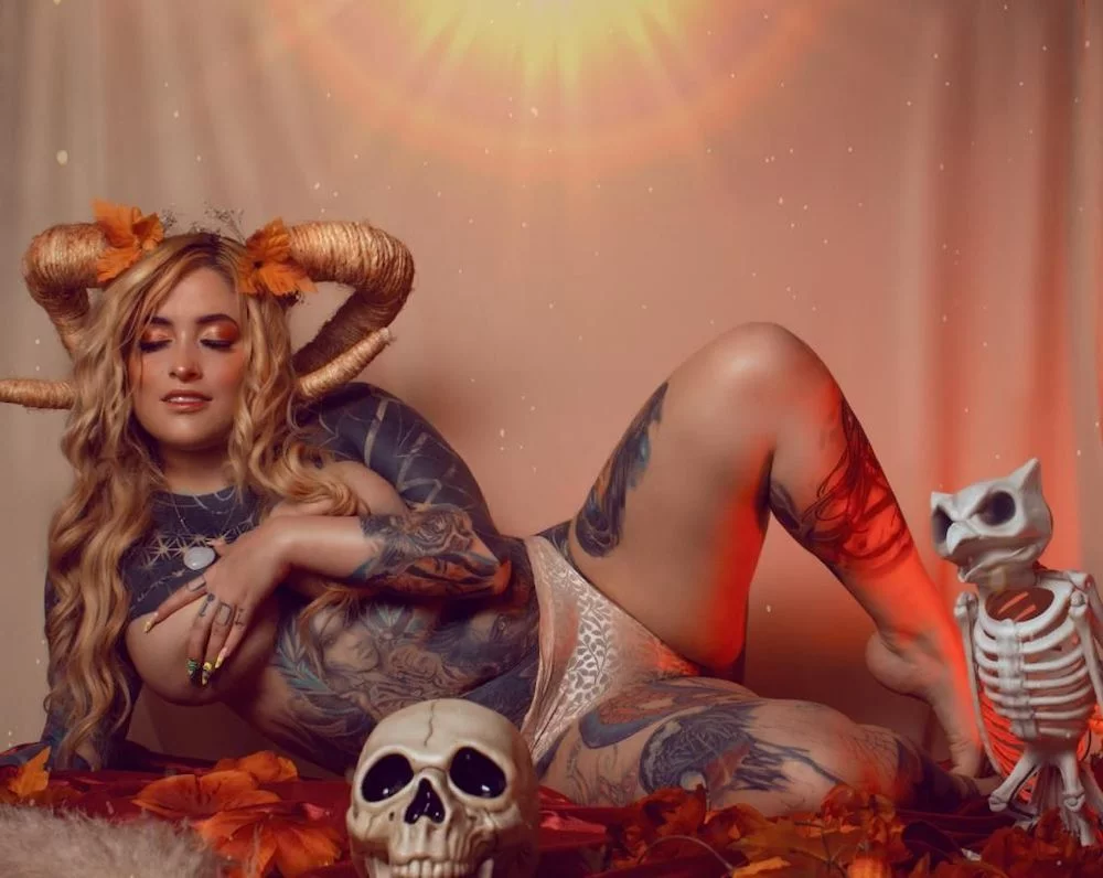 Angela cianuro desnuda