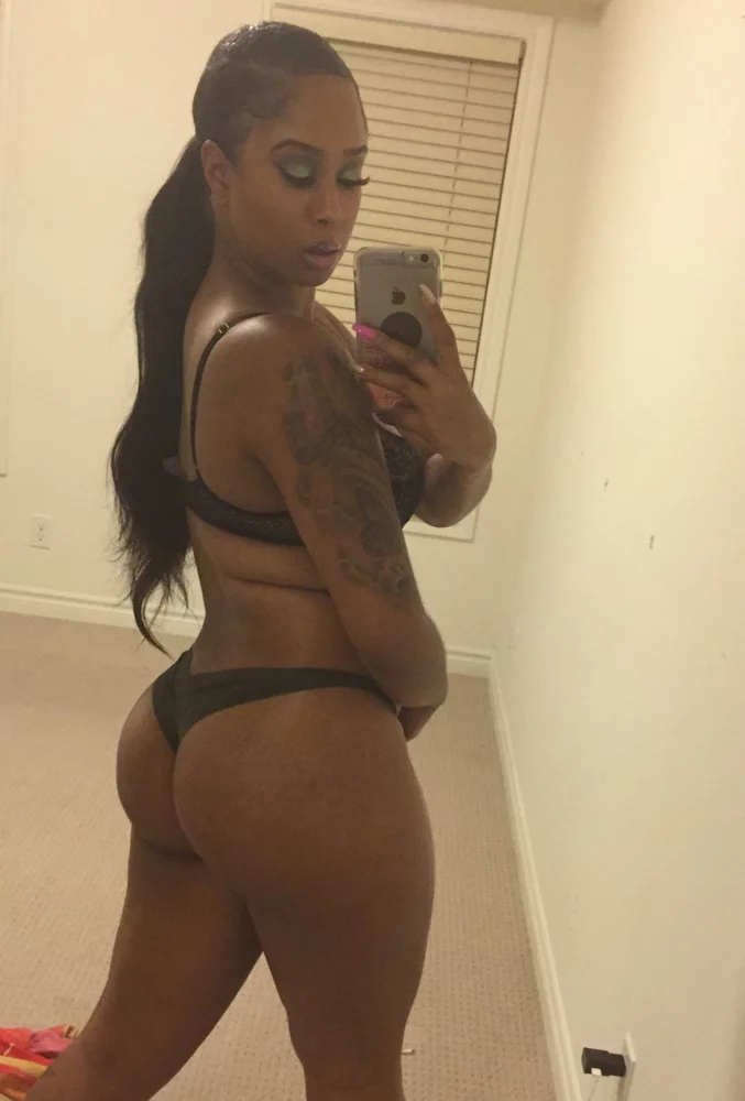 kokoxmonroe's Live Sex Cam Show