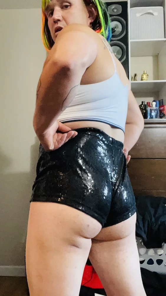 partyplaysissy69's Live Sex Cam Show