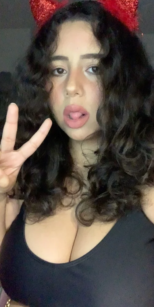AveryQuest's Live Sex Cam Show