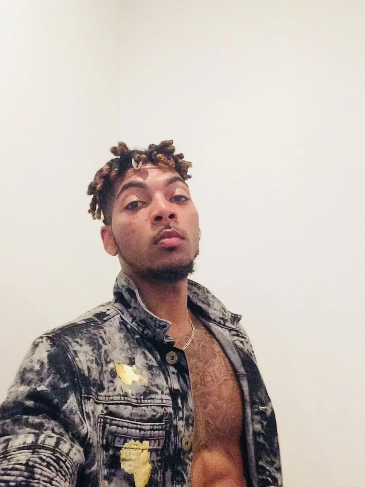 flylik3mik3's Live Sex Cam Show