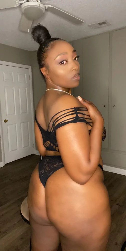 ChanelNoir's Live Sex Cam Show