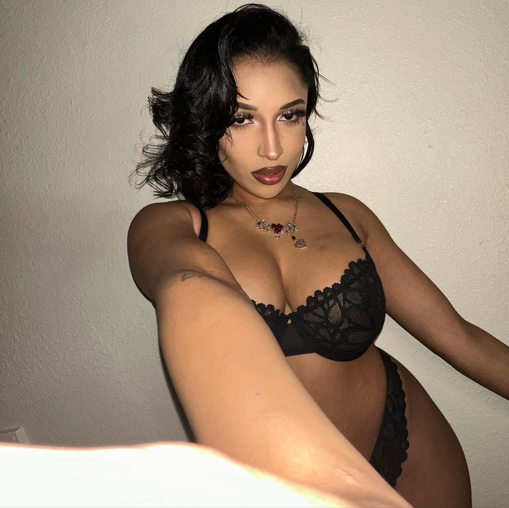 YOUFIENDCELINE (dreamyceline) Nude on Cam. Free Live Sex Chat Room - CamSoda