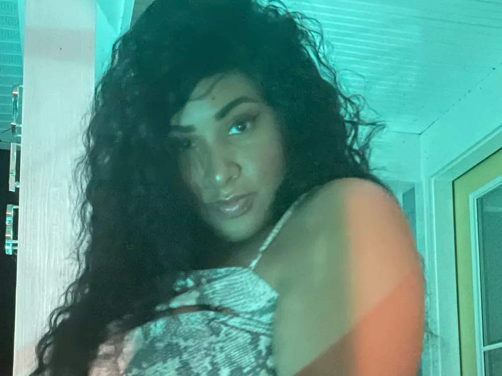 Caramel Kisses's Live Sex Cam Show
